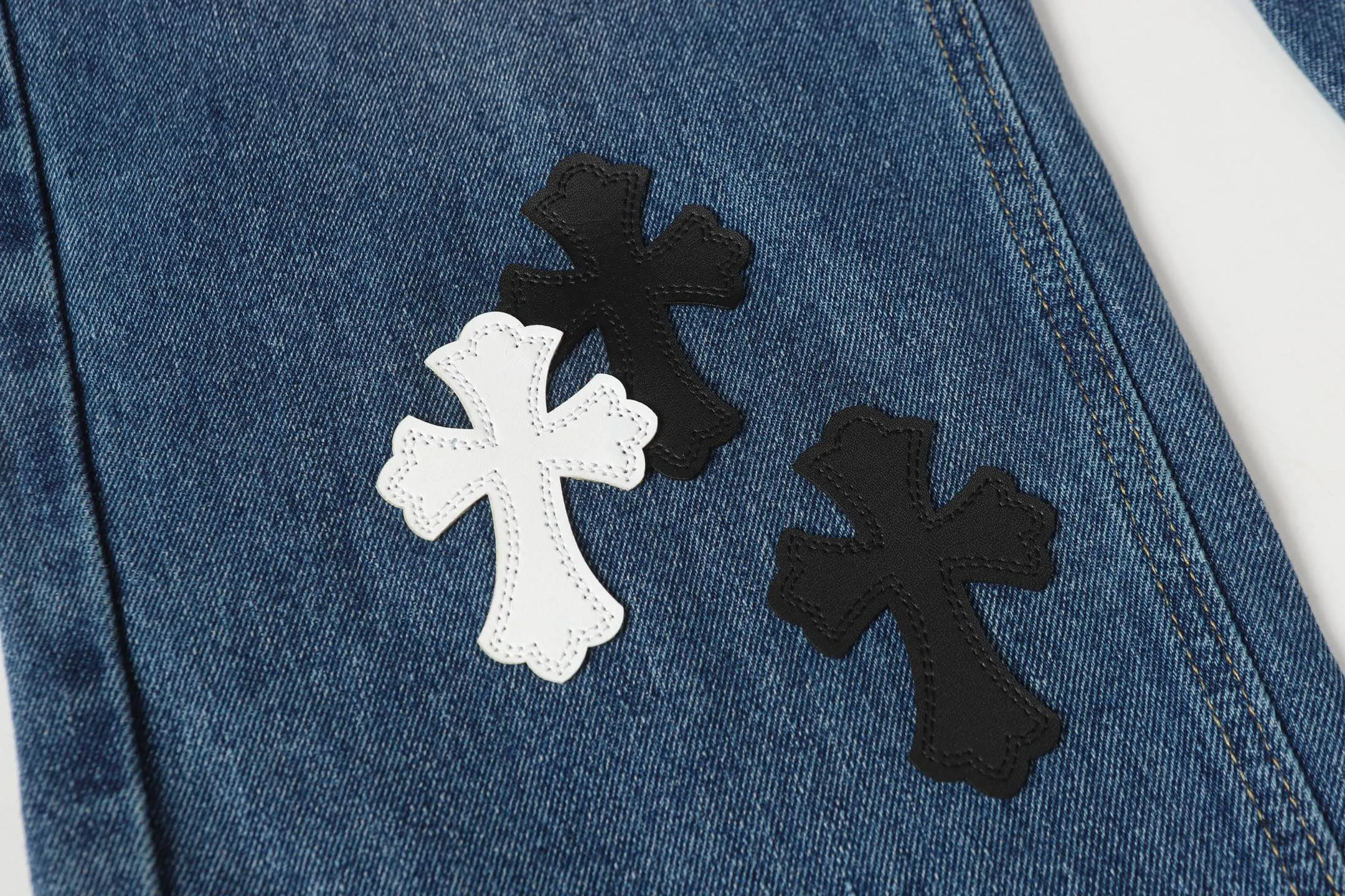 P270 Cross-border model, please do not place an order if you are pursuing quality - Chrome Hearts/Chrome Hearts Cross ✝️ Inlaid embroidered washed jeans, trousers and casual pants - High weight, high density and high quality. The wool is soft, delicate and skin-friendly. It feels soft and silky. It has excellent warmth and skin-friendly properties - Custom-woven and dyed, no color difference. No matter the fabric or workmanship details, it beats the ordinary version on the market - Hardware zipper accessories are all customized, full of details -Colour: washed blue -Size: 28 30 32 34 36